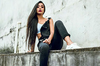 Nasrin Frau sucht Ihn Hotel treffen Escort Sexkontakte Frankfurt Vibratorspiele Sexanzeigen