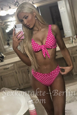 Corona Flirt Model Sex gegen Geld Escort Sexkontakte Berlin Oral Sex Schutz Erotikführer