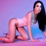 Annesca Escort Berlin schlanke junge Dame mit schönen Brüsten bietet sinnliche Fusserotik